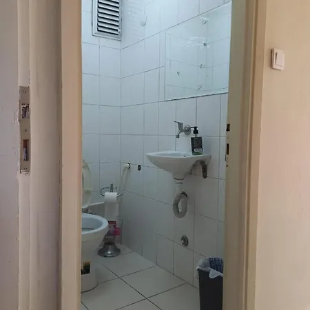 Δωμάτια σε οικογενειακή κατοικία No :1 Double Bedroom At International Shared & Bathrooms Shared & Kozyatagi-kadikoy