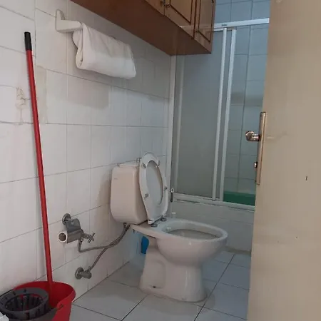 Δωμάτια σε οικογενειακή κατοικία No :1 Double Bedroom At International Shared & Bathrooms Shared & Kozyatagi-kadikoy