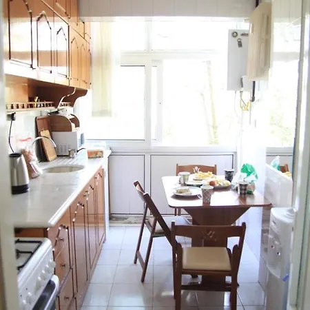 No :1 Double Bedroom At International Shared & Bathrooms Shared & Kozyatagi-kadikoy