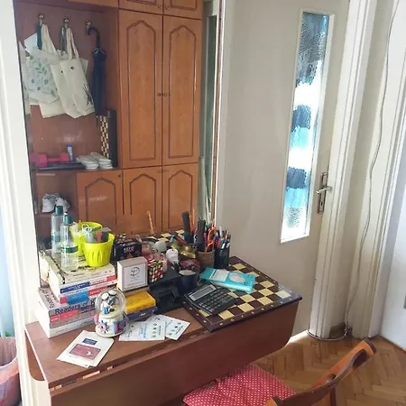 No :1 Double Bedroom At International Shared & Bathrooms Shared & Kozyatagi-kadikoy Δωμάτια σε οικογενειακή κατοικία