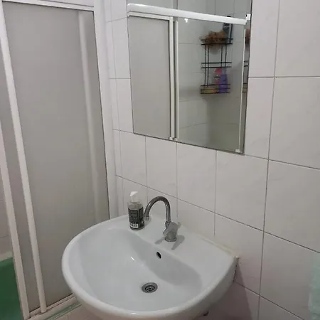 No :1 Double Bedroom At International Shared & Bathrooms Shared & Kozyatagi-kadikoy *