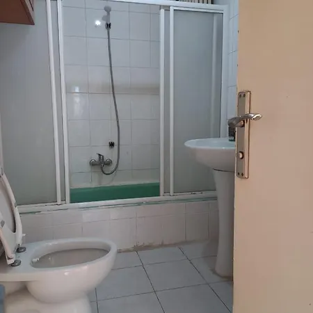 No :1 Double Bedroom At International Shared & Bathrooms Shared & Kozyatagi-kadikoy Δωμάτια σε οικογενειακή κατοικία
